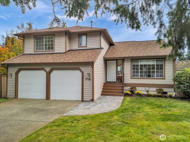 Property photo for 1718 Ne 221 Place Ne, Sammamish