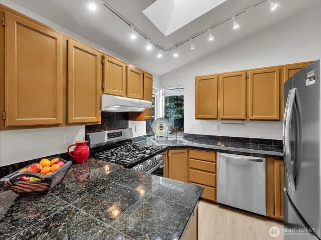 Property photo for 1718 Ne 221 Place Ne, Sammamish photo 4