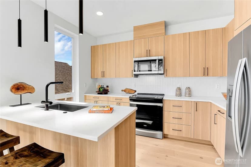 Property photo for 627 A W Emerson Street, Seattle photo 5