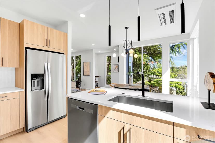 Property photo for 627 A W Emerson Street, Seattle photo 6