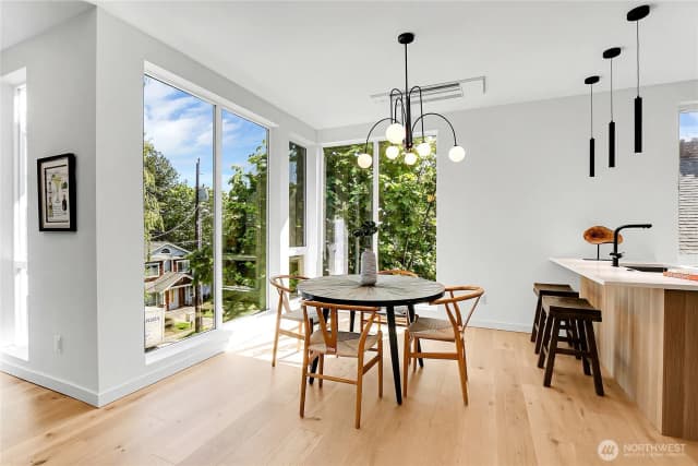 Property photo for 627 A W Emerson Street, Seattle photo 3