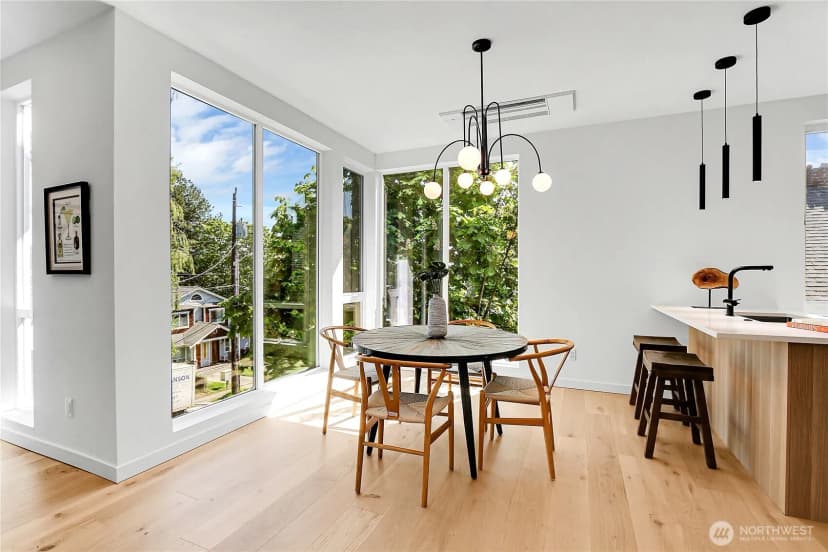 Property photo for 627 A W Emerson Street, Seattle photo 3