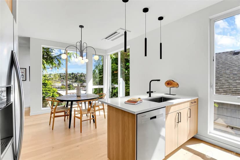 Property photo for 627 A W Emerson Street, Seattle photo 4