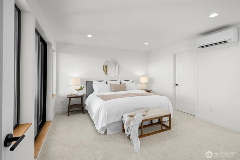 Property photo for 2214 Broadway E, Seattle photo 17
