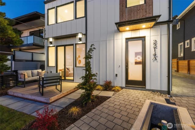 Property photo for 2214 Broadway E, Seattle photo 2