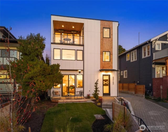 Property photo for 2214 Broadway E, Seattle