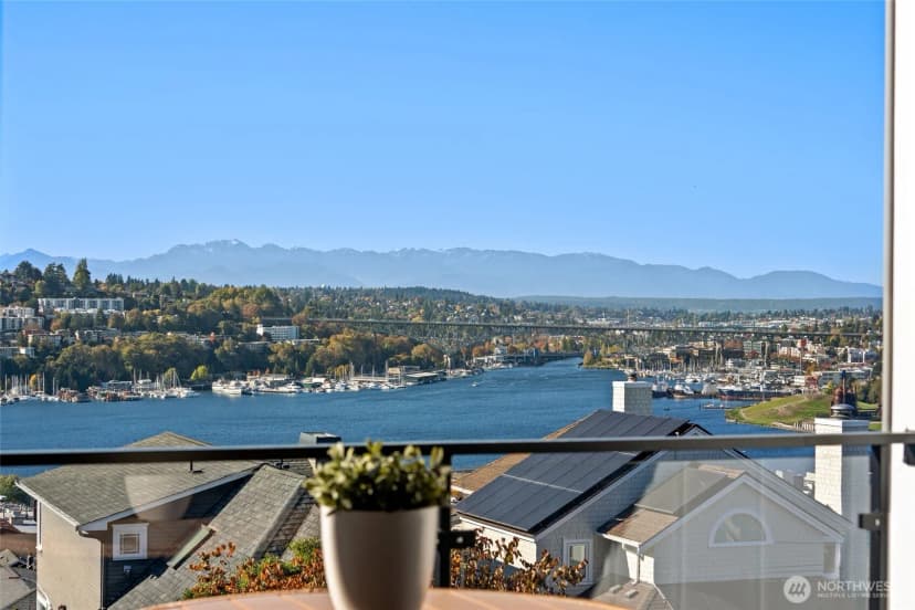 Property photo for 2214 Broadway E, Seattle photo 32