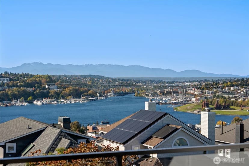 Property photo for 2214 Broadway E, Seattle photo 33