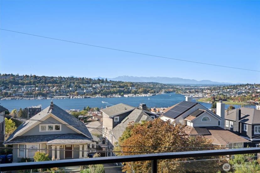 Property photo for 2214 Broadway E, Seattle photo 21