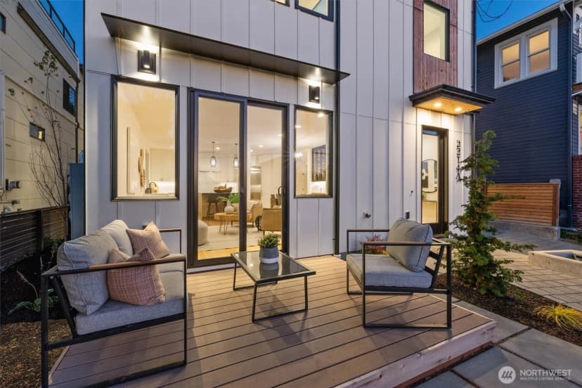 Property photo for 2214 Broadway E, Seattle photo 12
