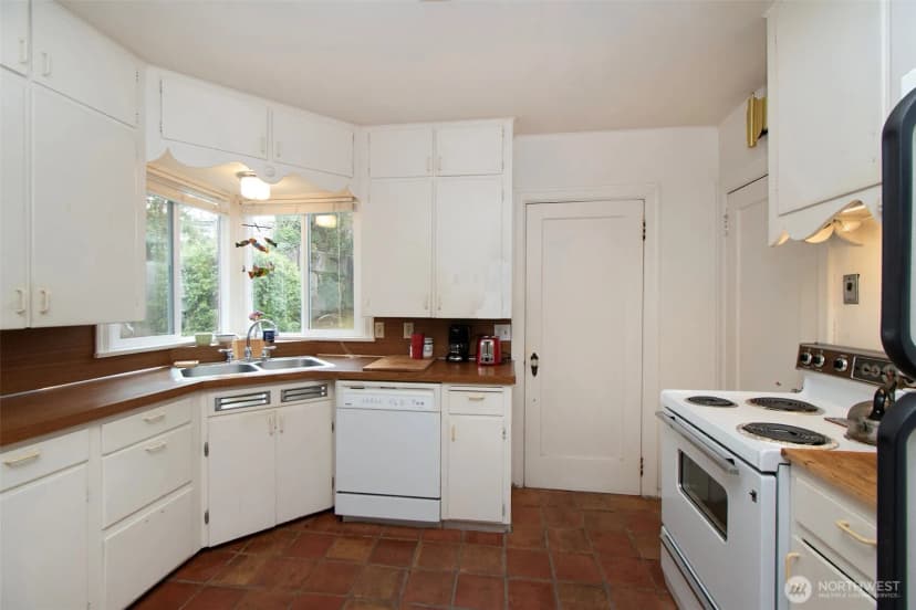 Property photo for 216 E 10th Street, Port Angeles photo 8
