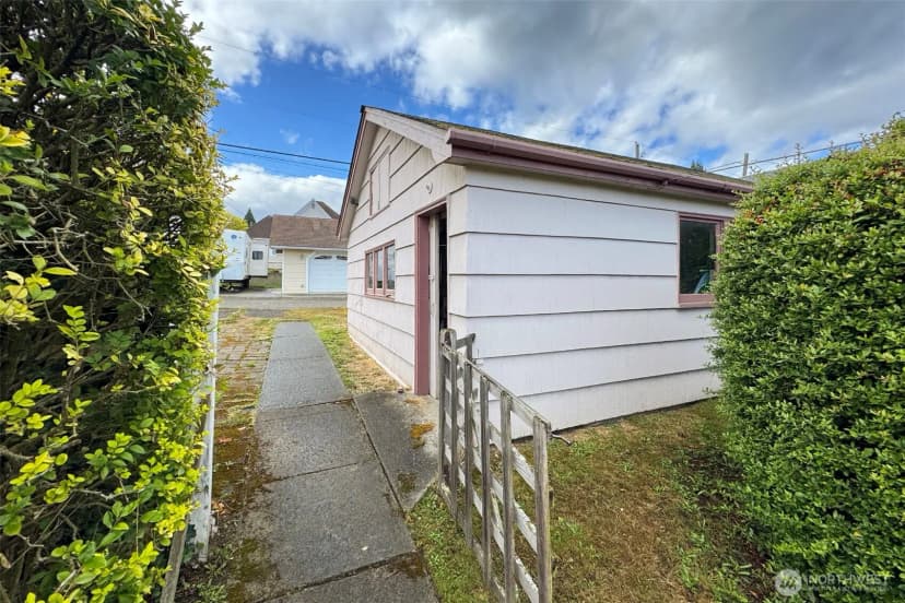 Property photo for 216 E 10th Street, Port Angeles photo 31