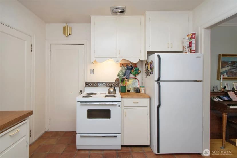 Property photo for 216 E 10th Street, Port Angeles photo 10