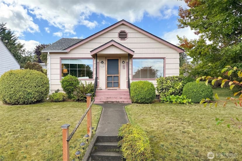 Property photo for 216 E 10th Street, Port Angeles photo 2