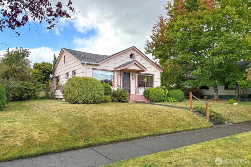 Property photo for 216 E 10th Street, Port Angeles