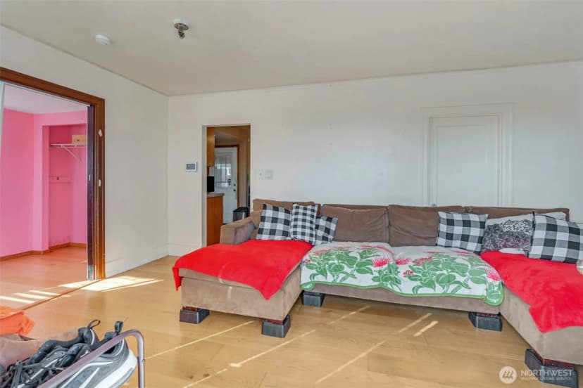 Property photo for 3321 25th Avenue S, Seattle photo 8