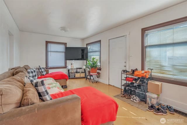 Property photo for 3321 25th Avenue S, Seattle photo 3