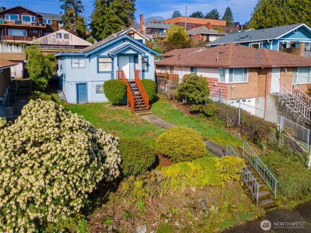 Property photo for 3321 25th Avenue S, Seattle photo 2