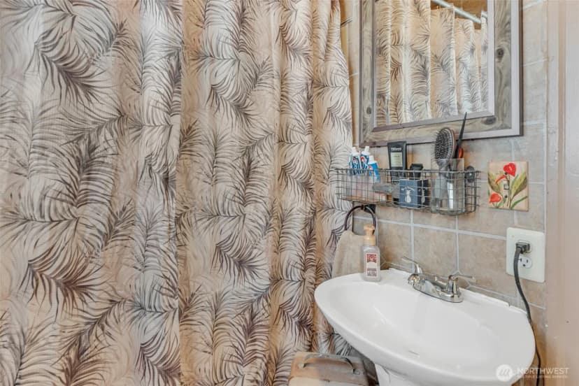 Property photo for 3321 25th Avenue S, Seattle photo 15