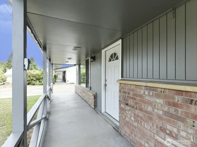 Property photo for 1316 7th Avenue Se, Puyallup photo 3