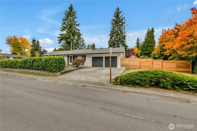Property photo for 8254 Ne 143rd Place, Kirkland photo 4