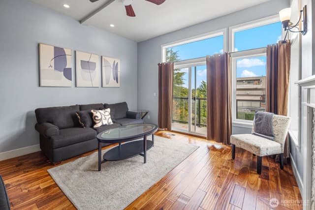 Property photo for 215 A 26th Avenue E, Seattle photo 4
