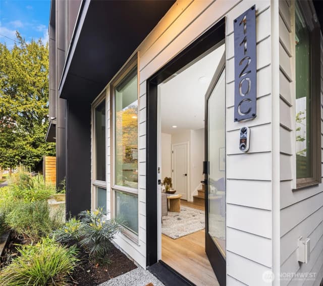 Property photo for 1120 16th Avenue #c, Seattle photo 3