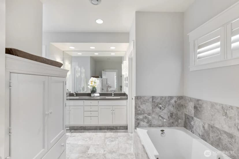 Property photo for 737 Village Circle Nw, Bainbridge Island photo 16