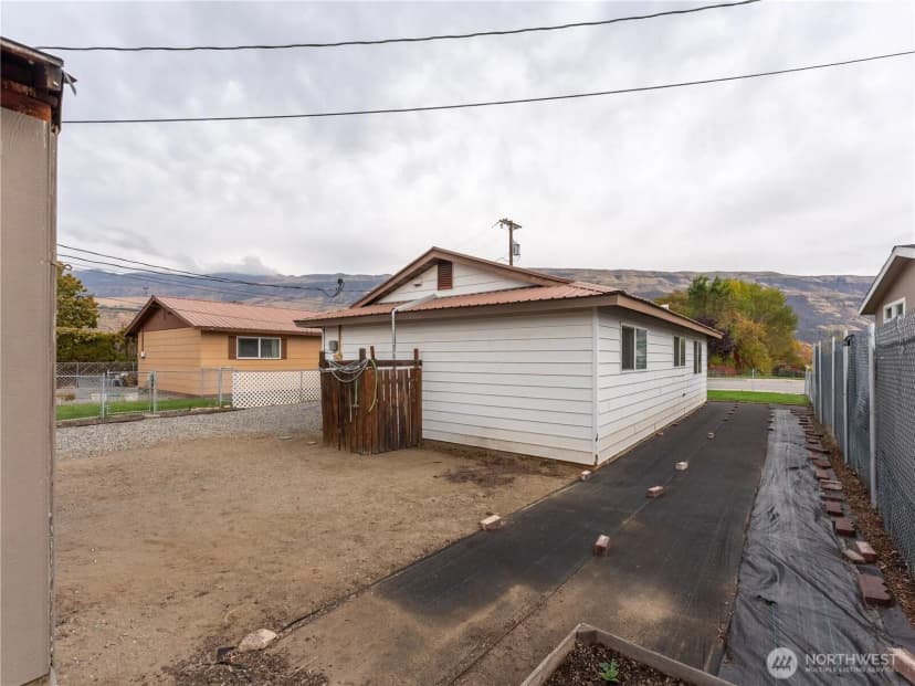 Property photo for 5 Delaware Avenue, Rock Island photo 29