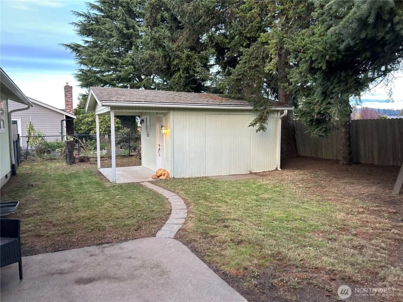 Property photo for 708 Quinnat Drive, Burlington photo 28