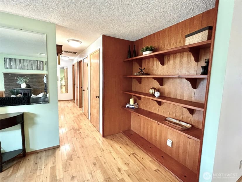 Property photo for 708 Quinnat Drive, Burlington photo 17