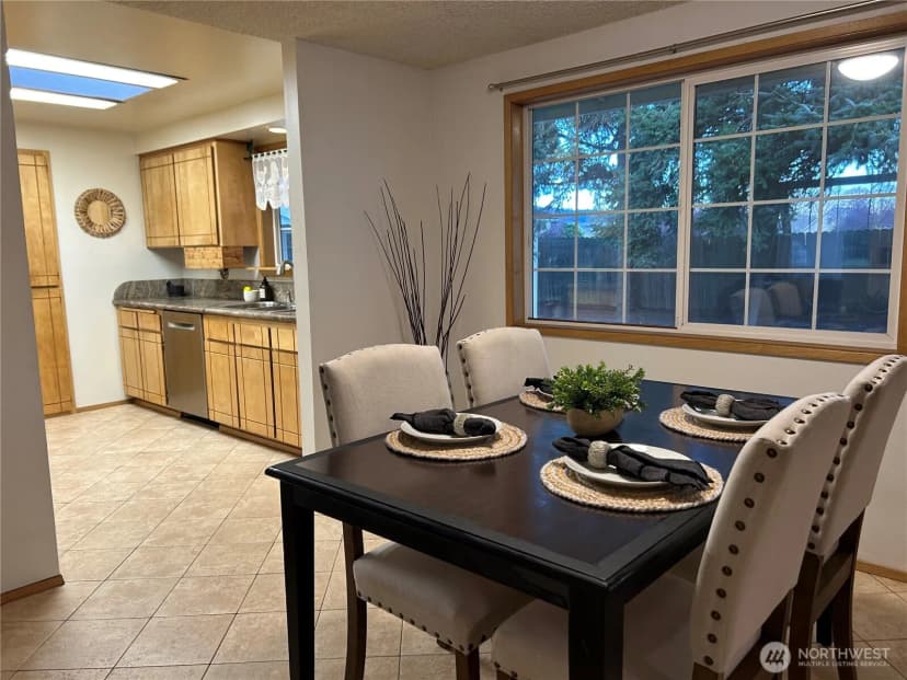 Property photo for 708 Quinnat Drive, Burlington photo 8