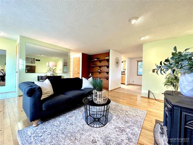Property photo for 708 Quinnat Drive, Burlington photo 4