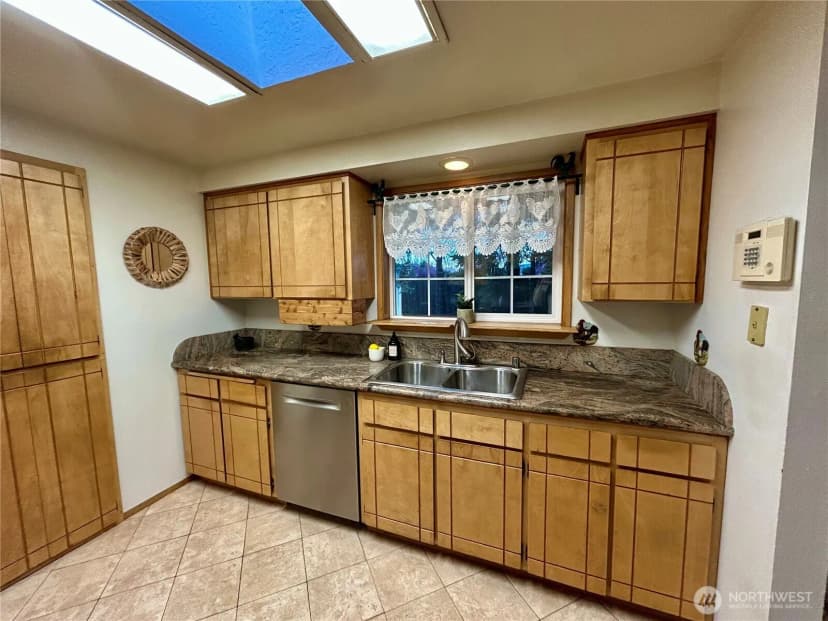 Property photo for 708 Quinnat Drive, Burlington photo 11