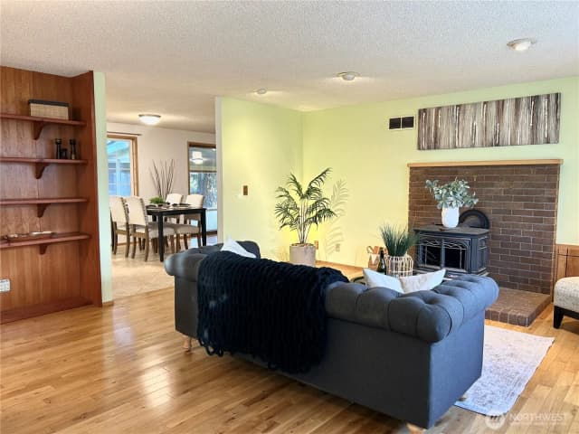 Property photo for 708 Quinnat Drive, Burlington photo 3