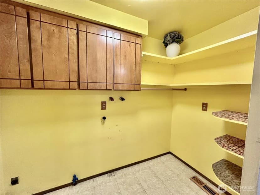 Property photo for 708 Quinnat Drive, Burlington photo 14