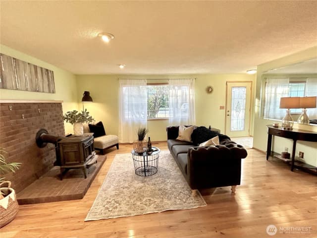 Property photo for 708 Quinnat Drive, Burlington photo 5