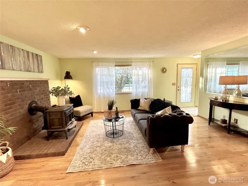 Property photo for 708 Quinnat Drive, Burlington photo 5