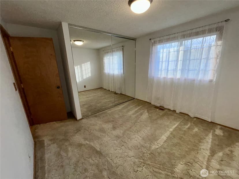 Property photo for 708 Quinnat Drive, Burlington photo 23