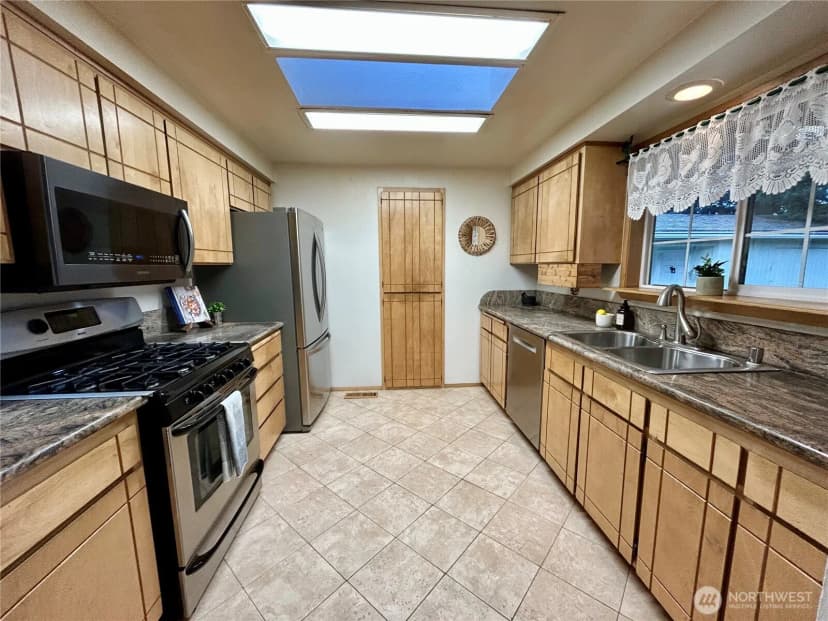Property photo for 708 Quinnat Drive, Burlington photo 9