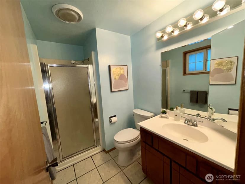 Property photo for 708 Quinnat Drive, Burlington photo 21