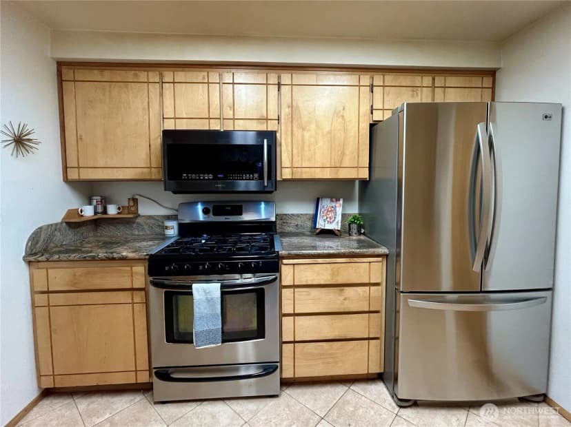 Property photo for 708 Quinnat Drive, Burlington photo 10