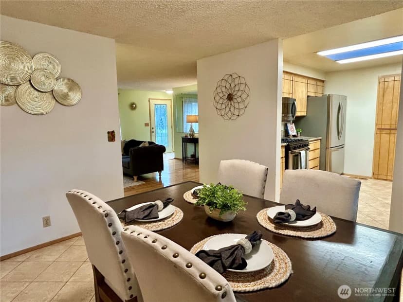 Property photo for 708 Quinnat Drive, Burlington photo 7