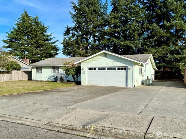 Property photo for 708 Quinnat Drive, Burlington photo 2