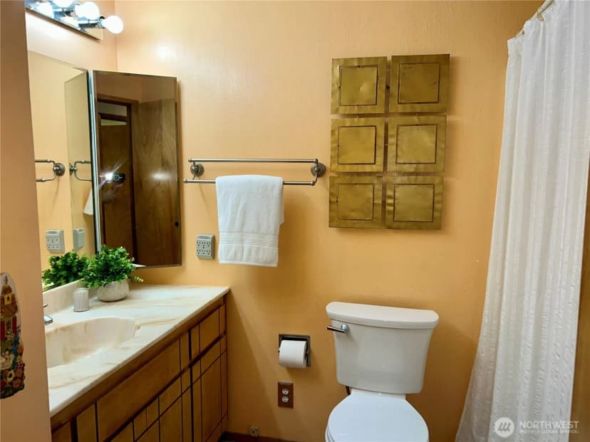 Property photo for 708 Quinnat Drive, Burlington photo 25
