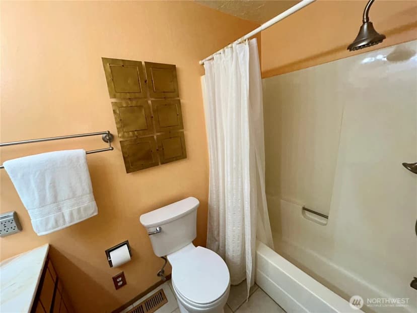 Property photo for 708 Quinnat Drive, Burlington photo 26