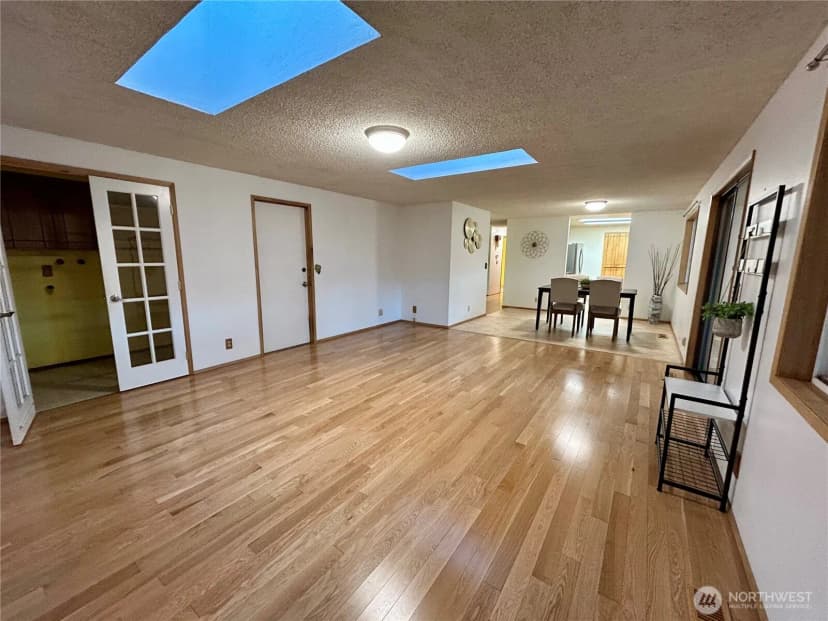 Property photo for 708 Quinnat Drive, Burlington photo 13