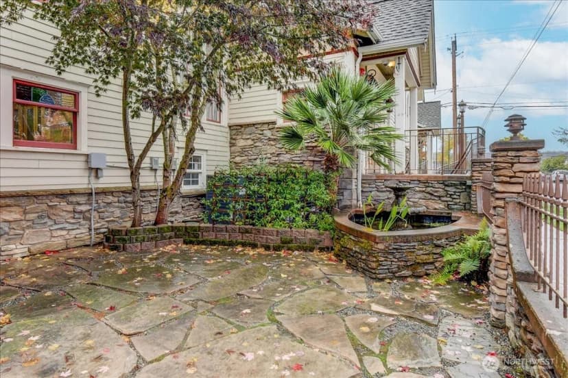 Property photo for 1313 Washington Street, Sumner photo 2