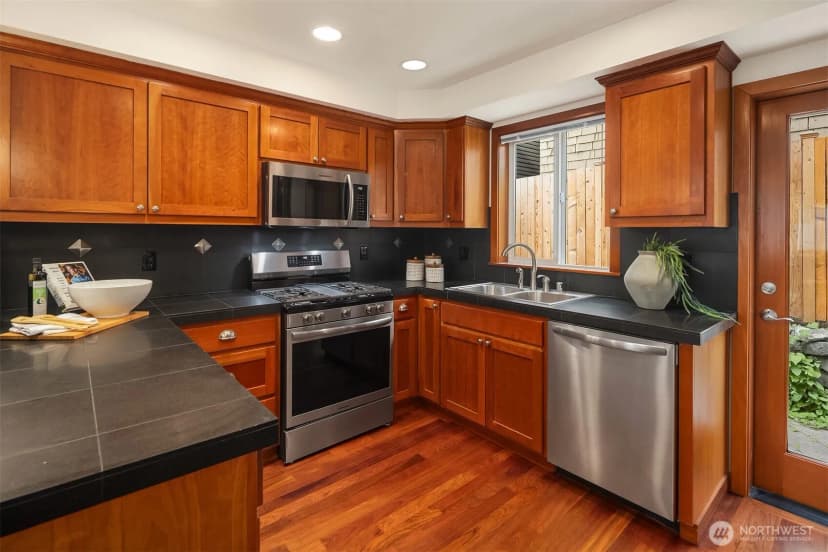 Property photo for 1915 9th Avenue W, Seattle photo 13