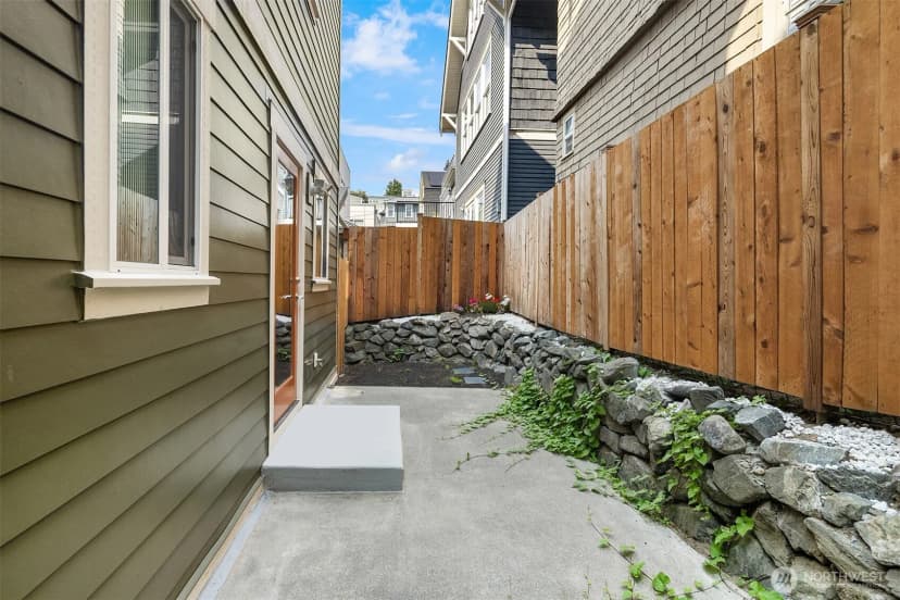 Property photo for 1915 9th Avenue W, Seattle photo 28